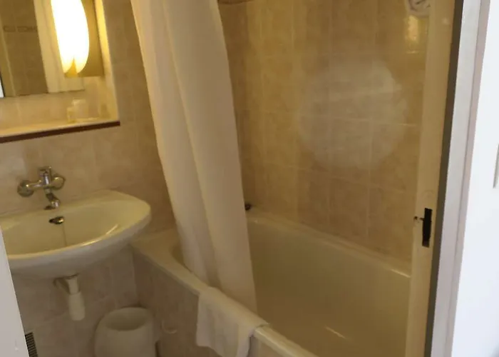 호텔 Brit Bernard 3*